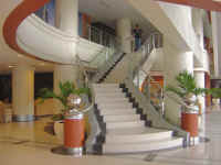 Parklane-lobby-stair.JPG (50926 bytes)